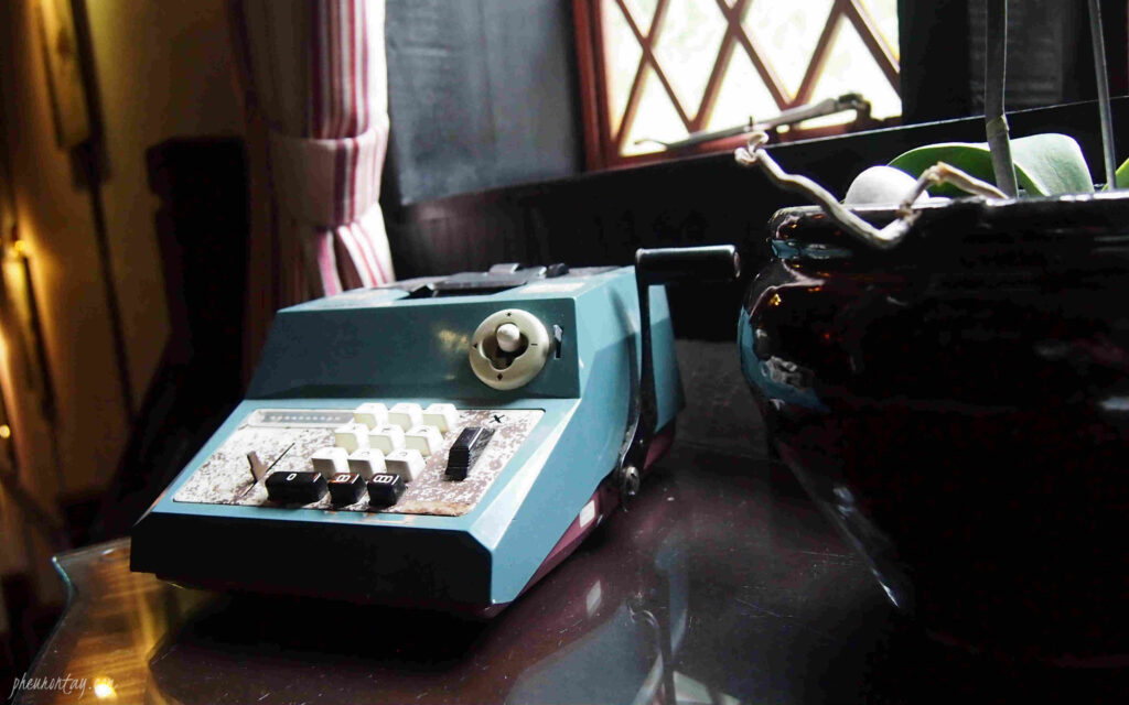 old typewriter lakehouse