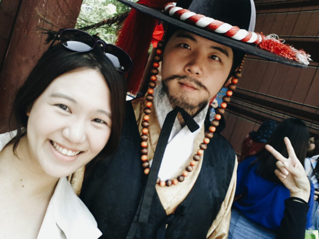 selca with the palace guard 