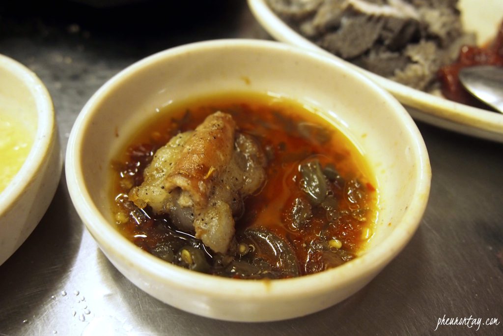 간장 과 곱장 soy sauce with beef intestines bbq 