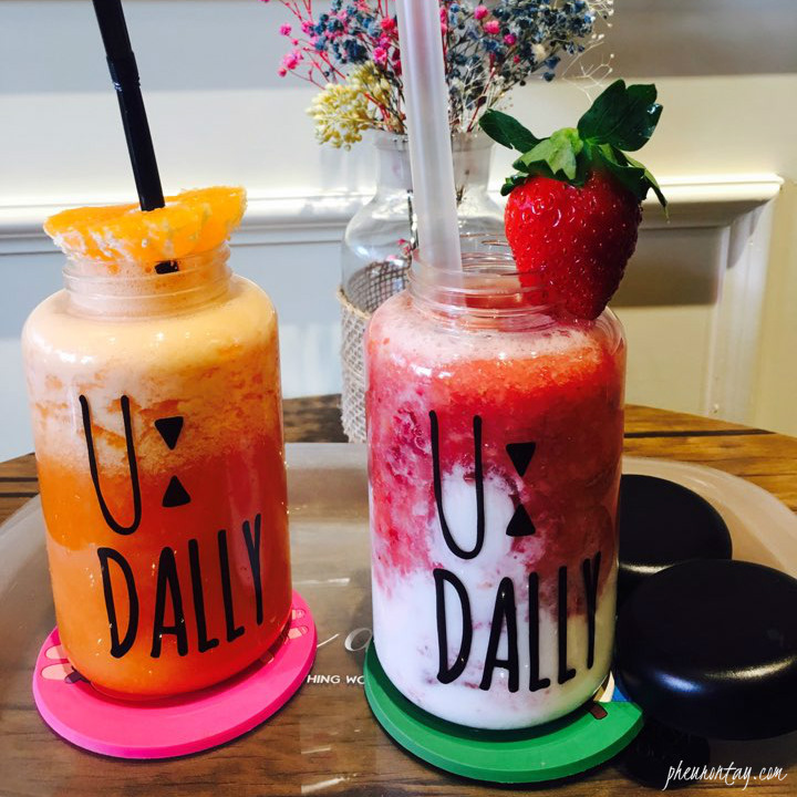 U:DALLY's Tangerine and Grapefruit Juice & Strawberry Latte.